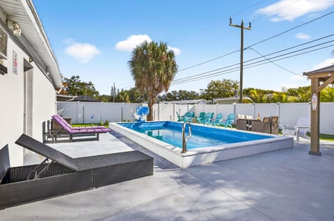 Family Heated Pool Putting Green Pac-Man Near Beach House in Seminole