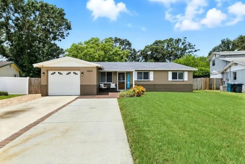 Family Stunning 3BR Heated Pool Home in Largo House in Seminole