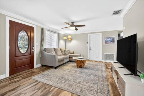 Family Stunning 3BR Heated Pool Home in Largo House in Seminole