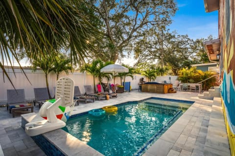 Family Arcade Fun Hot Tub Heated Pool 5 Min To Beach House in Largo