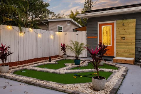 Family Luxury Escape Heated Pool Spa Mini Golf Arcade House in Largo