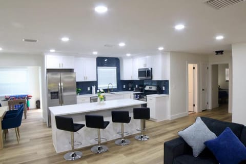 Family 2BR Heated Pool Home with Fire Pit in Seminole House in Seminole