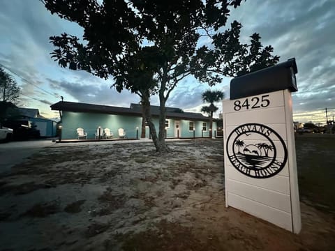 family Panama 4BR Beach Home 5Min Walk To Beach & Lagoon House in Lower Grand Lagoon