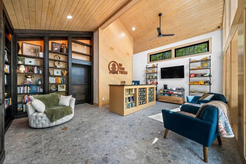 "In the Trees" Treehouse Resort House in Hot Springs