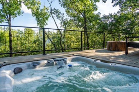 "In the Trees" Treehouse Resort House in Hot Springs