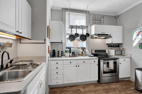 Historic Bywater 2BR w Pets & Parking House in Ninth Ward