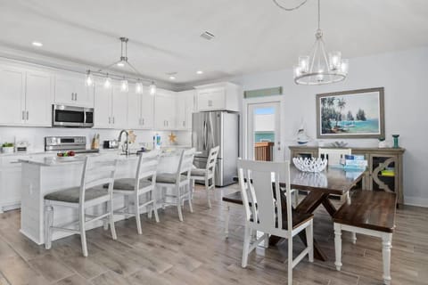 Family Coastal 4BR Home HotTub Deck 2Min Walk To Beach House in Dauphin Island