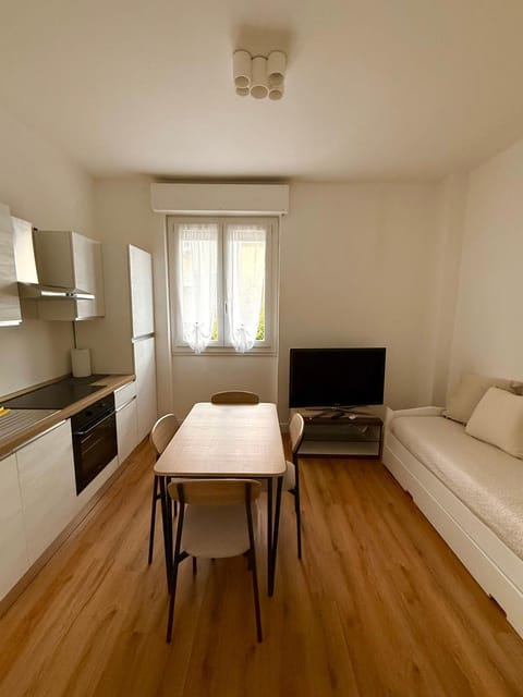 TV and multimedia, Kitchen or kitchenette, Living room, Dining area, oven