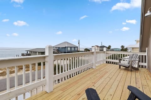 Family Bayfront Paradise &Fishing Dock on Dauphin Island House in Dauphin Island