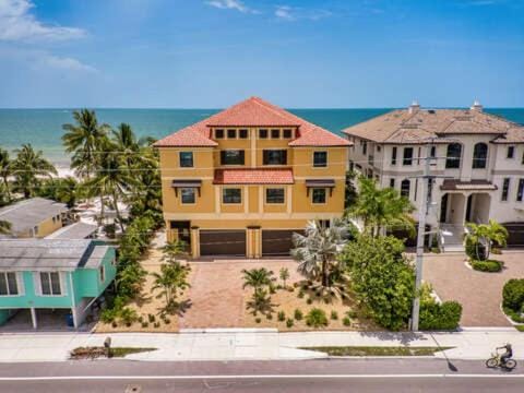 Siesta Blue Estate by Sun Palace Vacations House in Estero Island