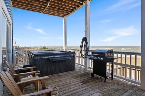 Family Beachfront 5BR Home On Dauphin Island Hot Tub House in Dauphin Island