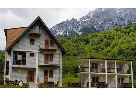 Property building, Restaurant/places to eat, Garden, View (from property/room), Balcony/Terrace, Lounge or bar, Garden view, Mountain view