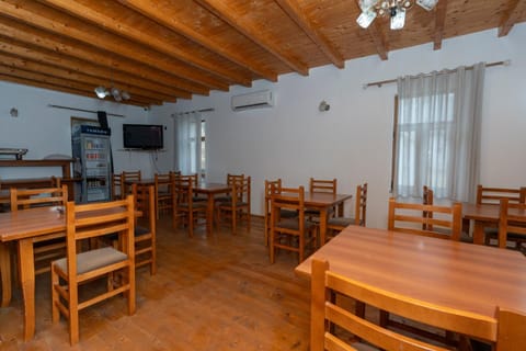 Property building, Restaurant/places to eat, Coffee/tea facilities, Evening entertainment, Breakfast, Buffet breakfast