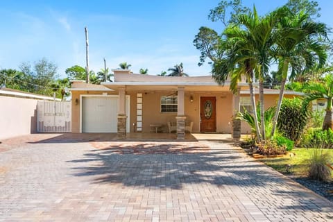 Family Tropical 4BR Oasis Pool Near Naples Beach House in East Naples