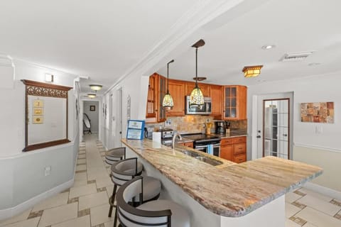 Family Tropical 4BR Oasis Pool Near Naples Beach House in East Naples