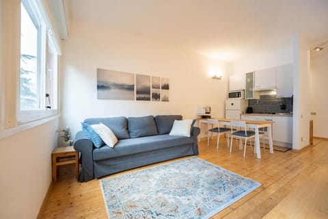 Parking, 2 min to Metro, 8 min to RHO Fair Apartment in Milan