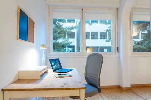 Parking, 2 min to Metro, 8 min to RHO Fair Apartment in Milan