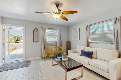 Soulace 445 A & B Master House in Naples Park