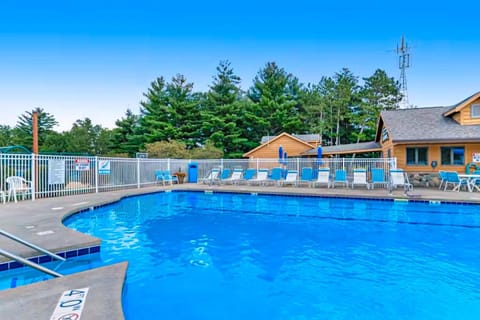 Sunset Condominiums: Golf View Apartment in Castle Rock Lake