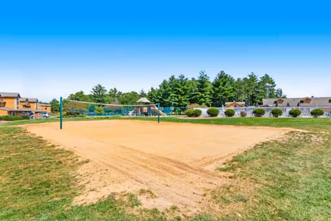 Sunset Condominiums: Golf View Apartment in Castle Rock Lake