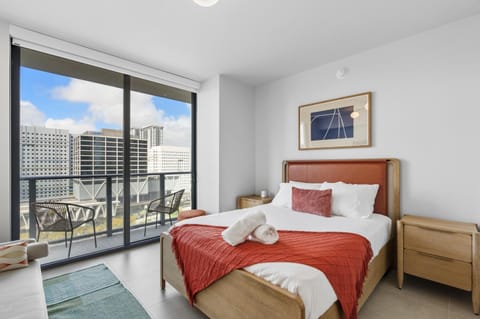 Bed, Seating area, towels