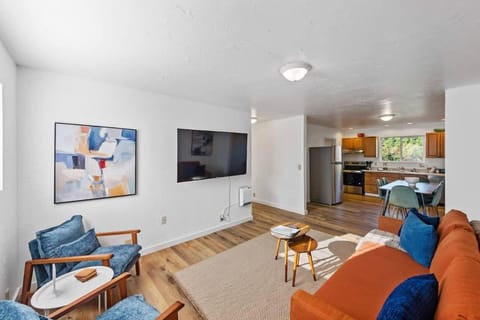 #StayinMyDistrict Starfish Coastal Getaway Apartment in Port Orford