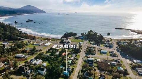 #StayinMyDistrict Starfish Coastal Getaway Apartment in Port Orford