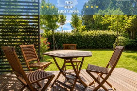 Patio, Spring, Day, Garden, Dining area, Garden view
