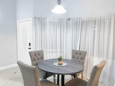 Cozy 2 bedroom 2 baths home House in North Highlands