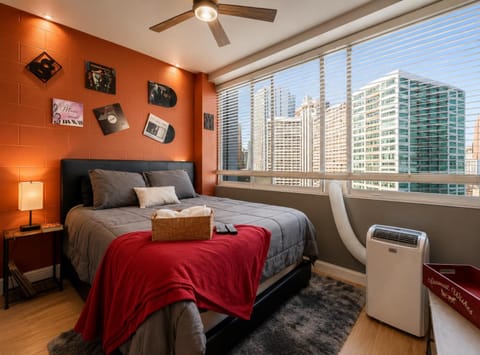 Bed, TV and multimedia, Bedroom, City view, City view, internet, towels, air conditioner