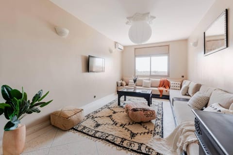TV and multimedia, Living room, Seating area, air conditioner