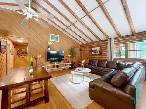 Cabin Retreat on 8 Acres High Springs FL Cabin in Florida