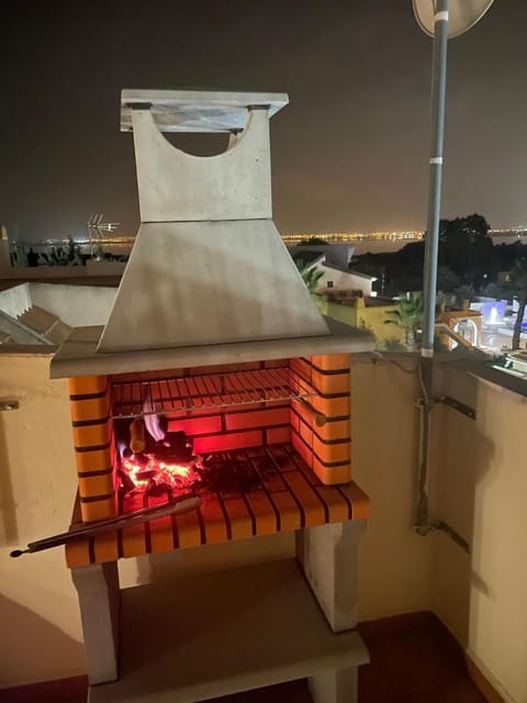 Night, Neighbourhood, BBQ facilities, Solarium, Lake view, Entertainment