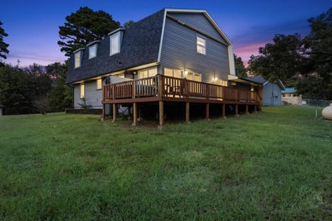 Lake Retreat Hot Tub Game Room Grill House in Beaver Lake