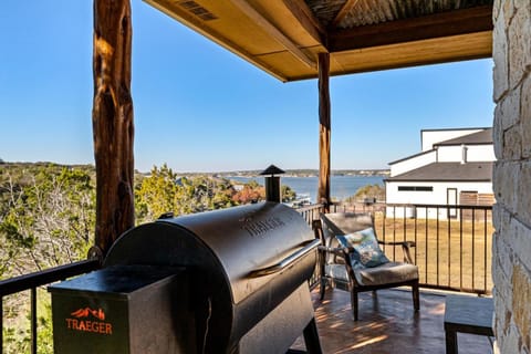 Lakefront 3BR Retreat Dock Kayaks Fire Pit House in Granbury
