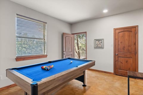 Lakefront 3BR Retreat Dock Kayaks Fire Pit House in Granbury