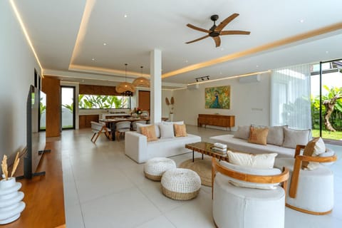 Communal lounge/ TV room, TV and multimedia, Living room, Seating area