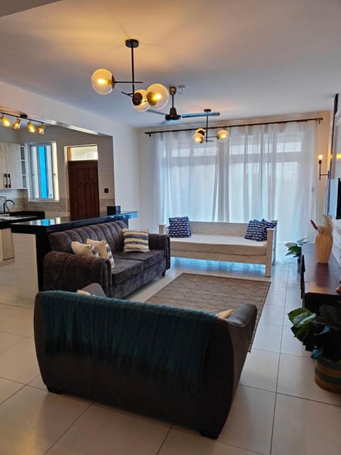 Living room, Photo of the whole room, Decorative detail, Seating area