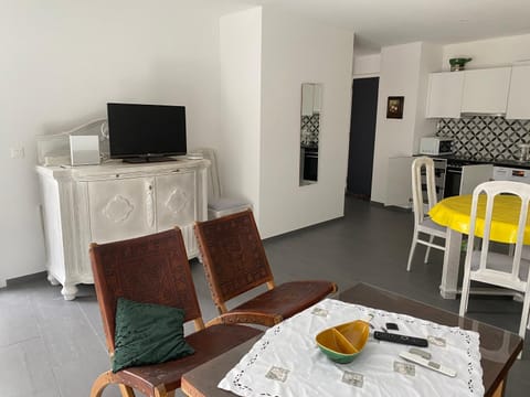 Communal lounge/ TV room, Kitchen or kitchenette, Living room, Dining area