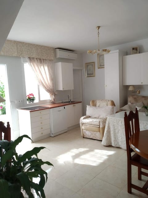 Habitación Teatinos Pilar planta baja Vacation rental in Malaga