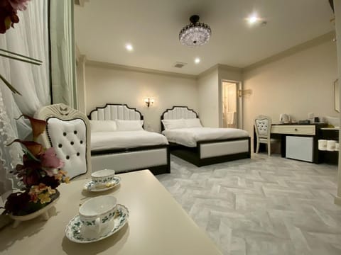 Bed, Living room, Seating area, Bedroom