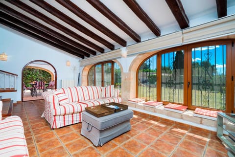 Garden, Living room, Dining area