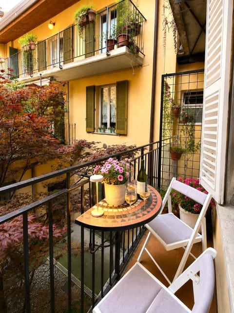 Property building, Day, Garden, View (from property/room), Balcony/Terrace, Garden view