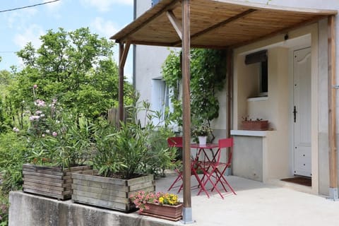 Patio, Facade/entrance