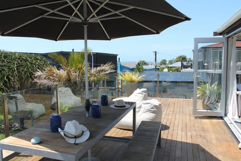 Balcony/Terrace, Entertainment