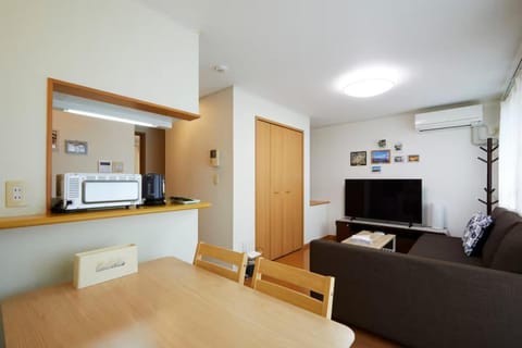 TV and multimedia, Living room, Dining area, Evening entertainment