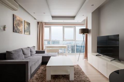 Communal lounge/ TV room, TV and multimedia, Living room, Seating area, Evening entertainment