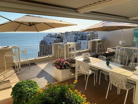 Natural landscape, View (from property/room), Balcony/Terrace, Balcony/Terrace, Seating area, Sea view