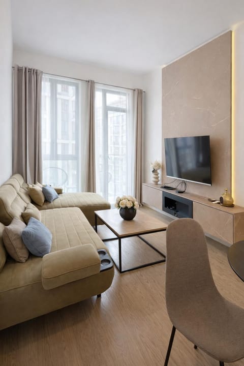 Communal lounge/ TV room, TV and multimedia, Living room, Seating area, Evening entertainment