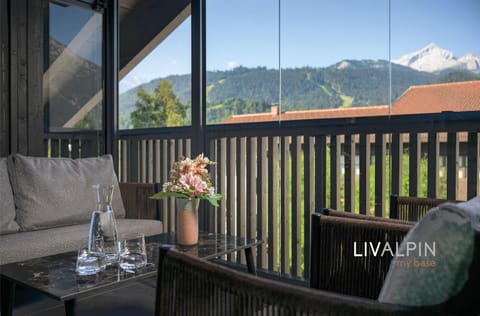 Natural landscape, View (from property/room), Balcony/Terrace, Seating area, Dining area, Mountain view